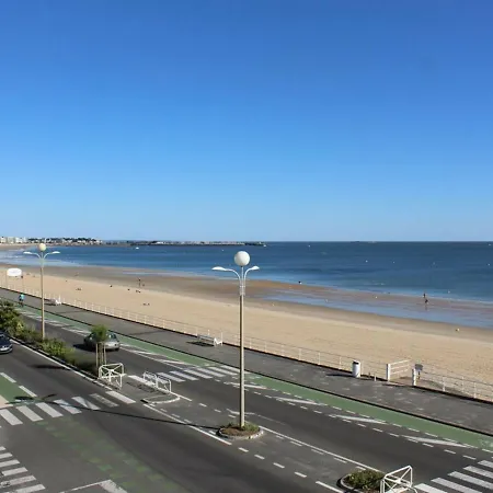 En Bord De Avec Terrasse, Ideal Pour 2 Personnes - Proche Commerces Et Casino, - Fr-1-245-68 דירה