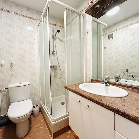 En Bord De Avec Terrasse, Ideal Pour 2 Personnes - Proche Commerces Et Casino, - Fr-1-245-68 דירה