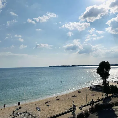 En Bord De Avec Terrasse, Ideal Pour 2 Personnes - Proche Commerces Et Casino, - Fr-1-245-68 * La Baule
